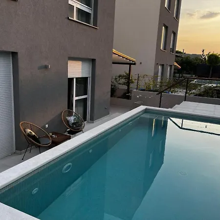 Cozy Seaside With Private Pool & Terrace Appartement *
