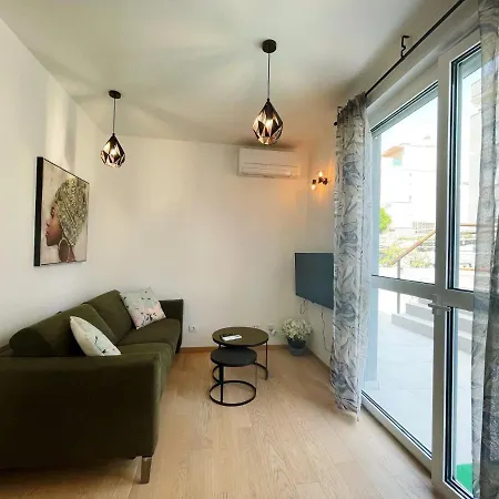 Cozy Seaside With Pool & Terrace شقة *