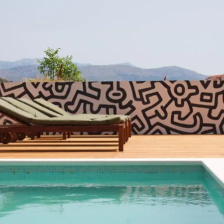 Cozy Seaside With Pool & Terrace شقة