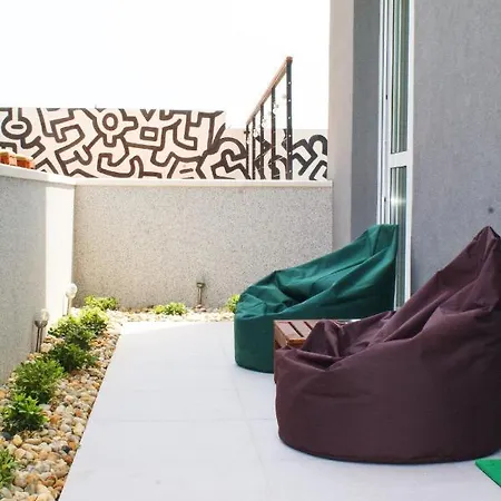 Apartman Cozy Seaside With Private Pool & Terrace