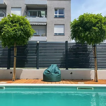 Cozy Seaside With Pool & Terrace شقة سبليت