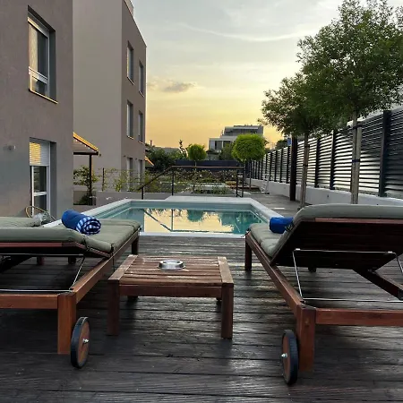 Apartman Cozy Seaside With Private Pool & Terrace *