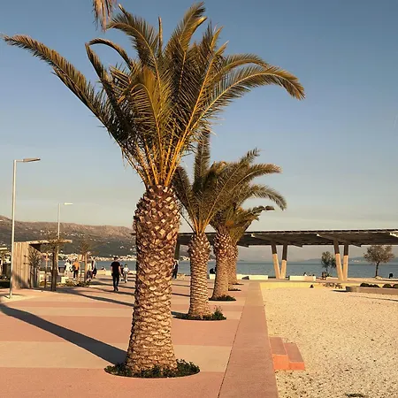 Cozy Seaside With Private Pool & Terrace Apartament Split