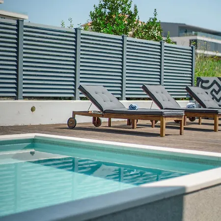 Cozy Seaside With Private Pool & Terrace Apartment