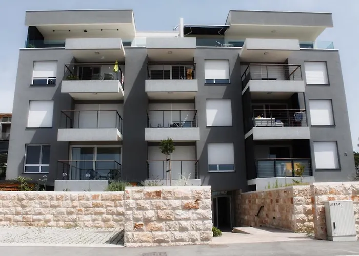 Cozy Seaside With Private Pool & Terrace Apartamento Split