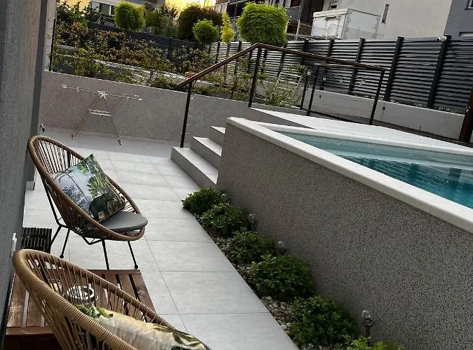 Cozy Seaside With Private Pool & Terrace Apartamento Split