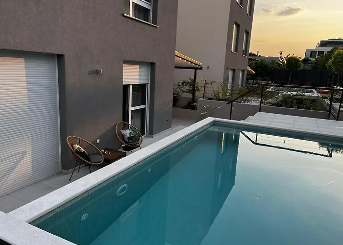 Cozy Seaside With Private Pool & Terrace Apartamento *