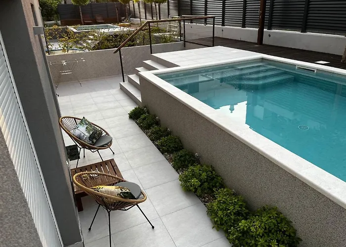 Apartamento Cozy Seaside With Private Pool & Terrace *