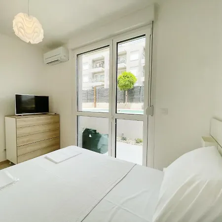 Cozy Seaside With Private Pool & Terrace Split